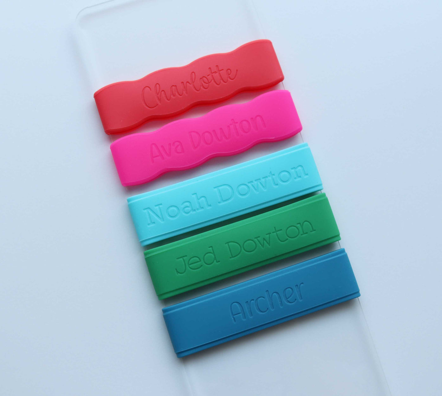 Stretchy personalised bottle band for daycare or school use wavy and straight style