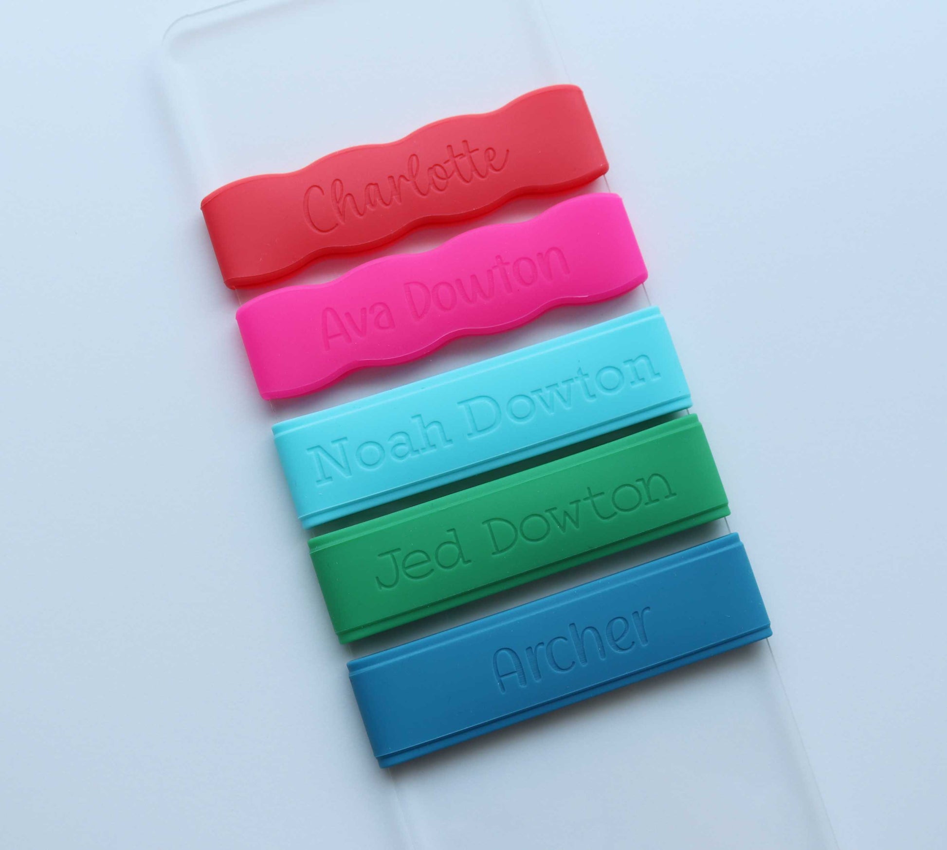 Stretchy personalised bottle band for daycare or school use wavy and straight style
