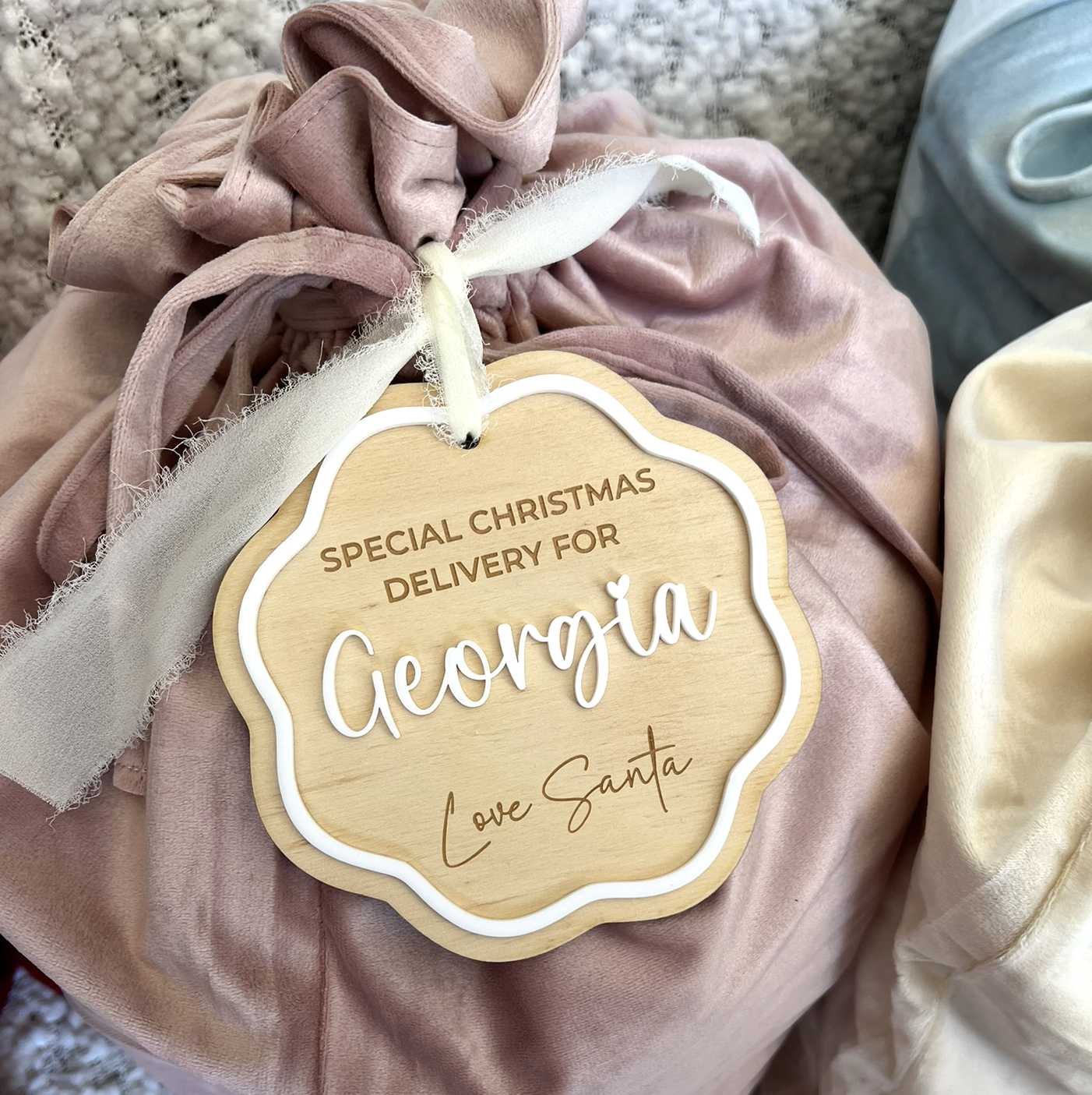 Christmas Delivery Gift Tag Scallop