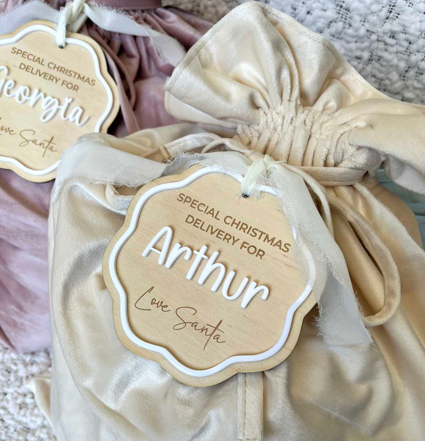 Christmas Delivery Gift Tag Scallop